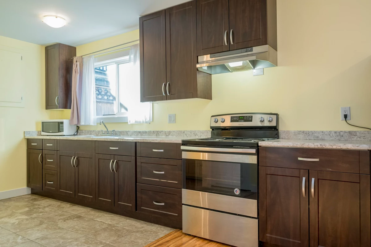 Entry Foyer Photo of 8558 Mccutcheon Avenue, Chilliwack, BC