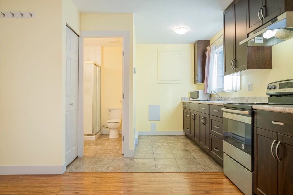 Hallway Photo of 8558 Mccutcheon Avenue, Chilliwack, BC