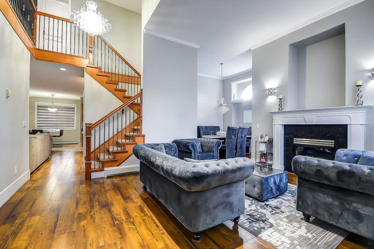 Living Room Photo of 14496 67b Avenue, Surrey, BC