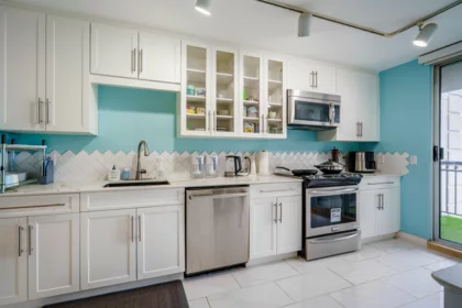 Kitchen Island Photo of 1203 545 Austin Avenue, Coquitlam, BC