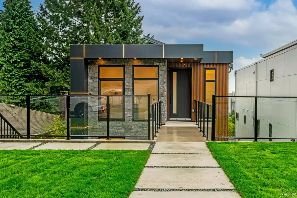 Exterior Front Photo of 973 Adderley Street, North Vancouver, BC