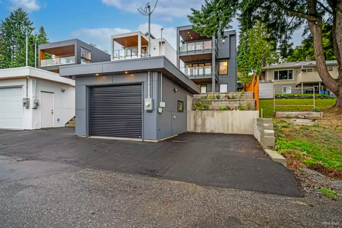Kitchen Photo of 973 Adderley Street, North Vancouver, BC