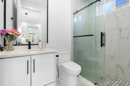 Guest Bathroom Photo of 465 E 57th Avenue, Vancouver, BC