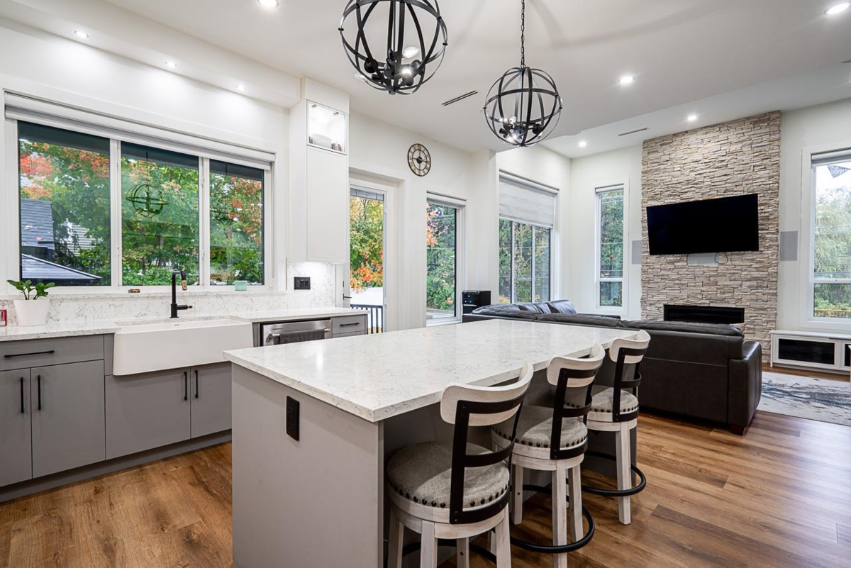 Kitchen Island Photo of 1 4581 Sumas Mountain Road, Abbotsford, BC