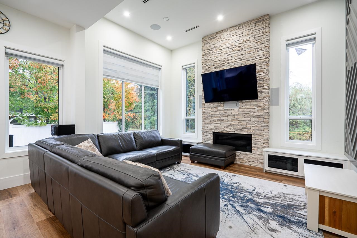 Living Room Photo of 1 4581 Sumas Mountain Road, Abbotsford, BC