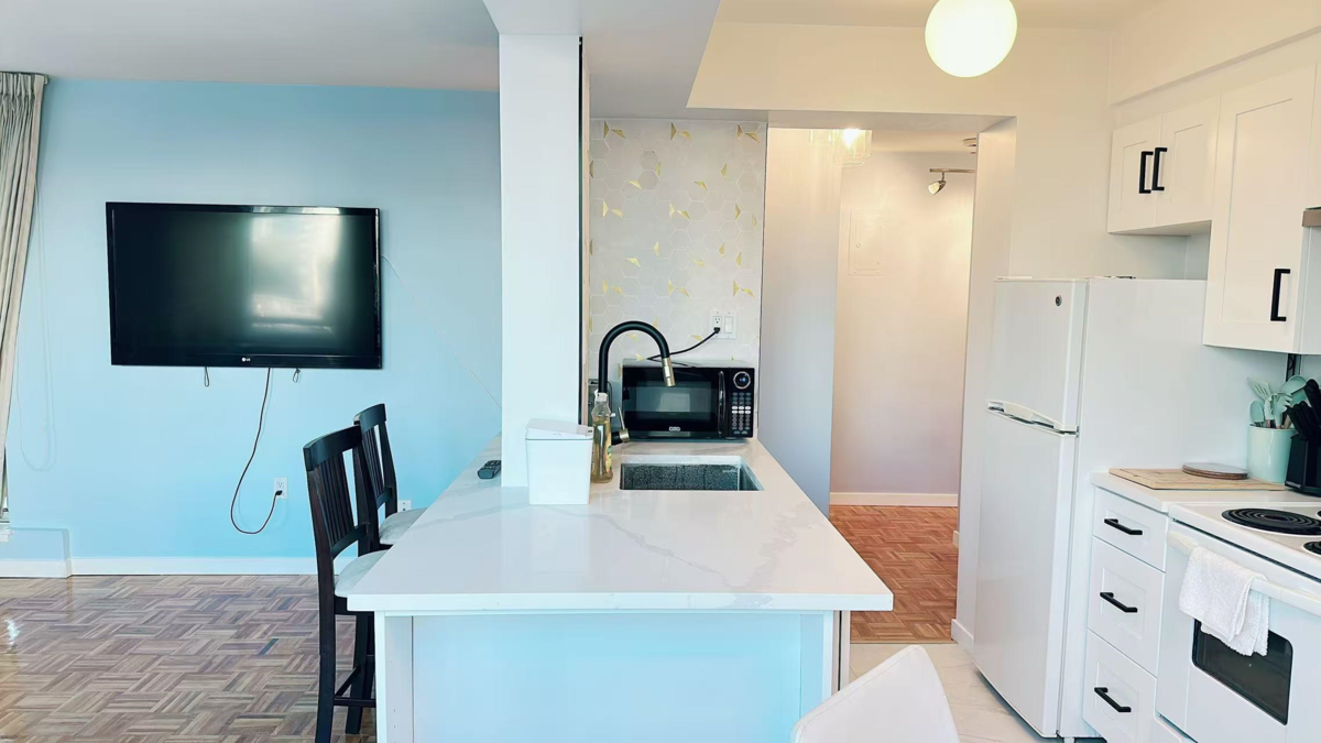 Primary Bathroom Photo of 502 1850 Comox Street, Vancouver, BC