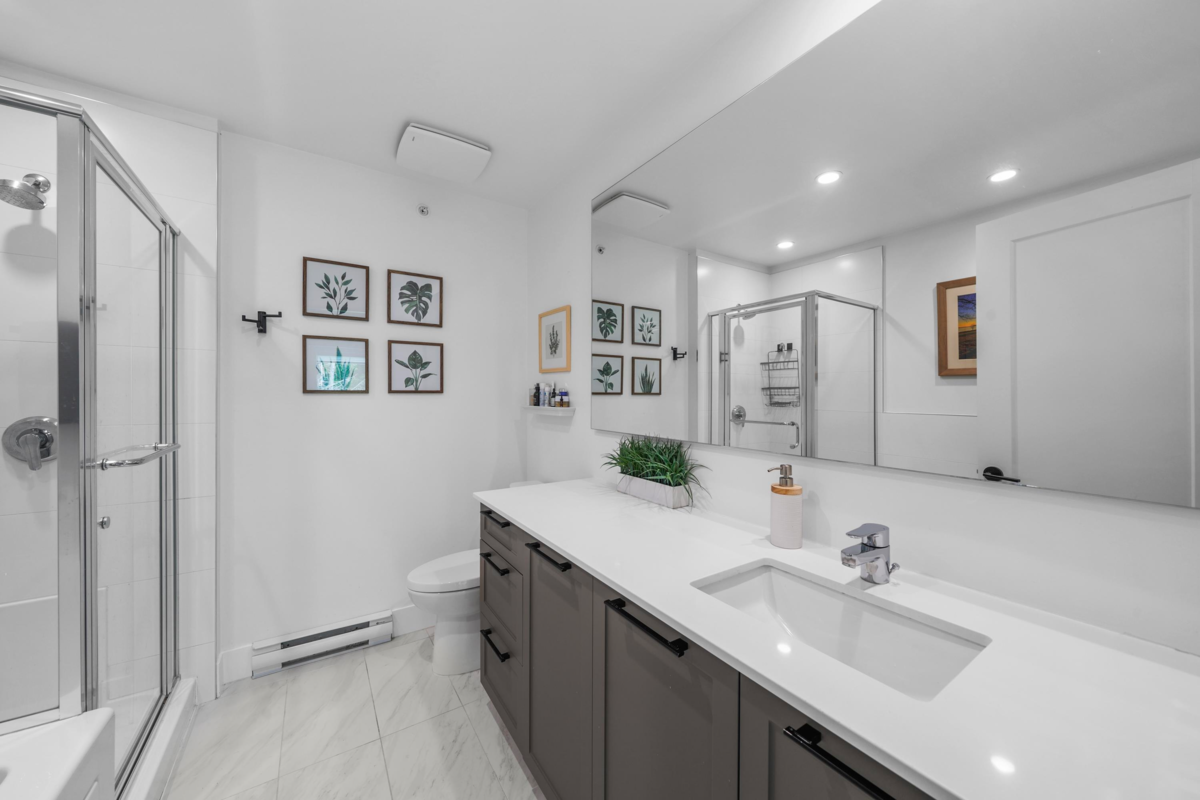 Guest Bathroom Photo of 13 4638 Orca Way, Tsawwassen, BC