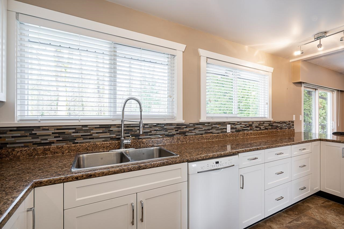 Guest Bathroom Photo of 2259 Prairie Avenue, Port Coquitlam, BC