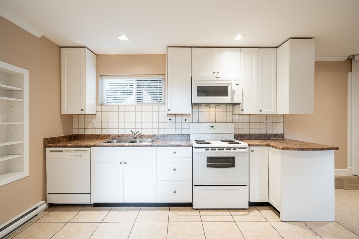 Hallway Photo of 2259 Prairie Avenue, Port Coquitlam, BC