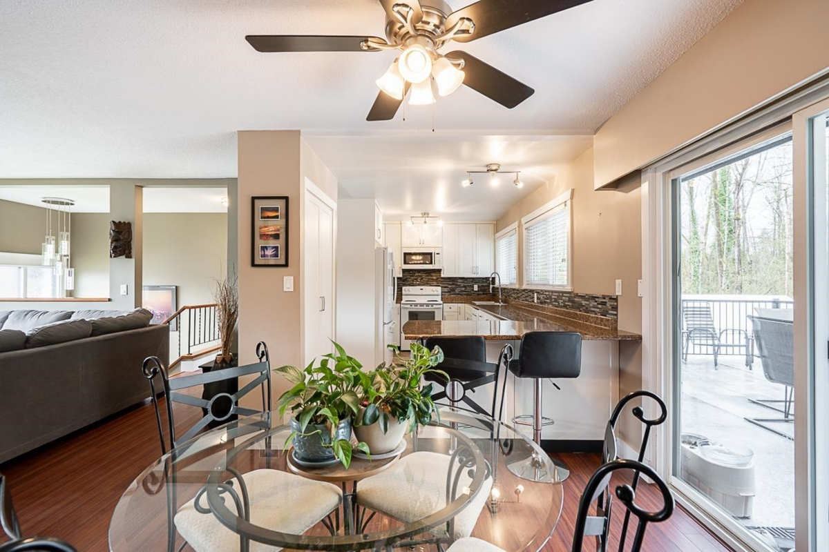 Powder Room Photo of 2259 Prairie Avenue, Port Coquitlam, BC