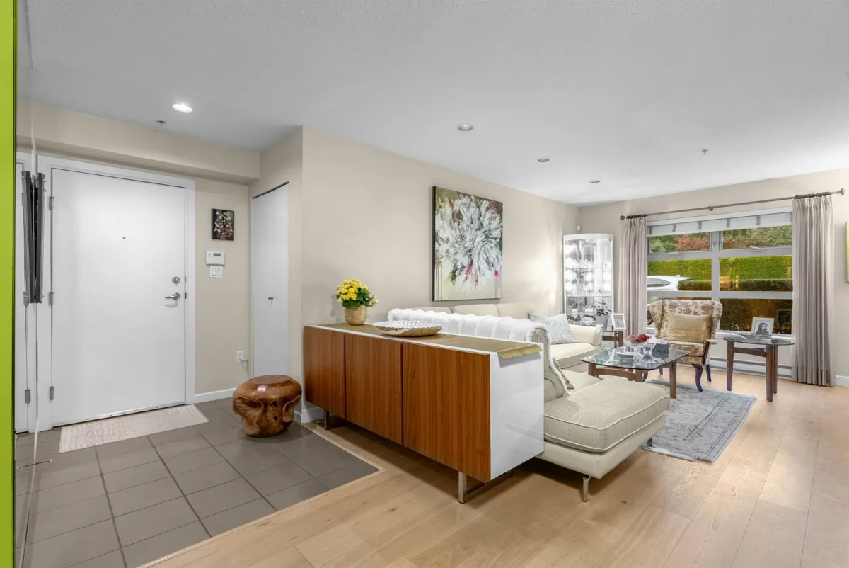 Dining Area Photo of 104 3750 Edgemont Boulevard, North Vancouver, BC