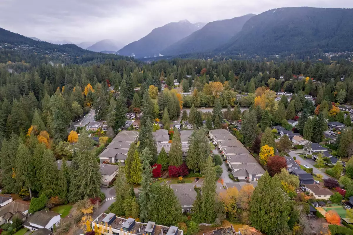 Hallway Photo of 104 3750 Edgemont Boulevard, North Vancouver, BC