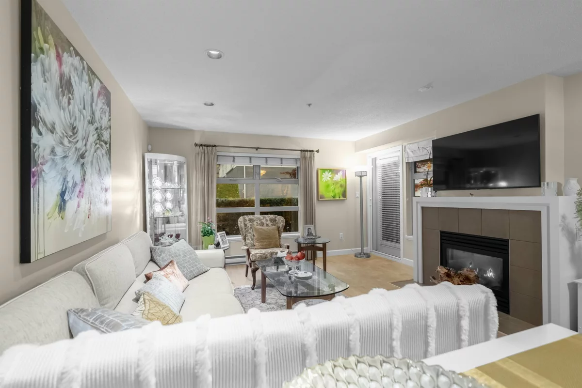 Living Room Photo of 104 3750 Edgemont Boulevard, North Vancouver, BC