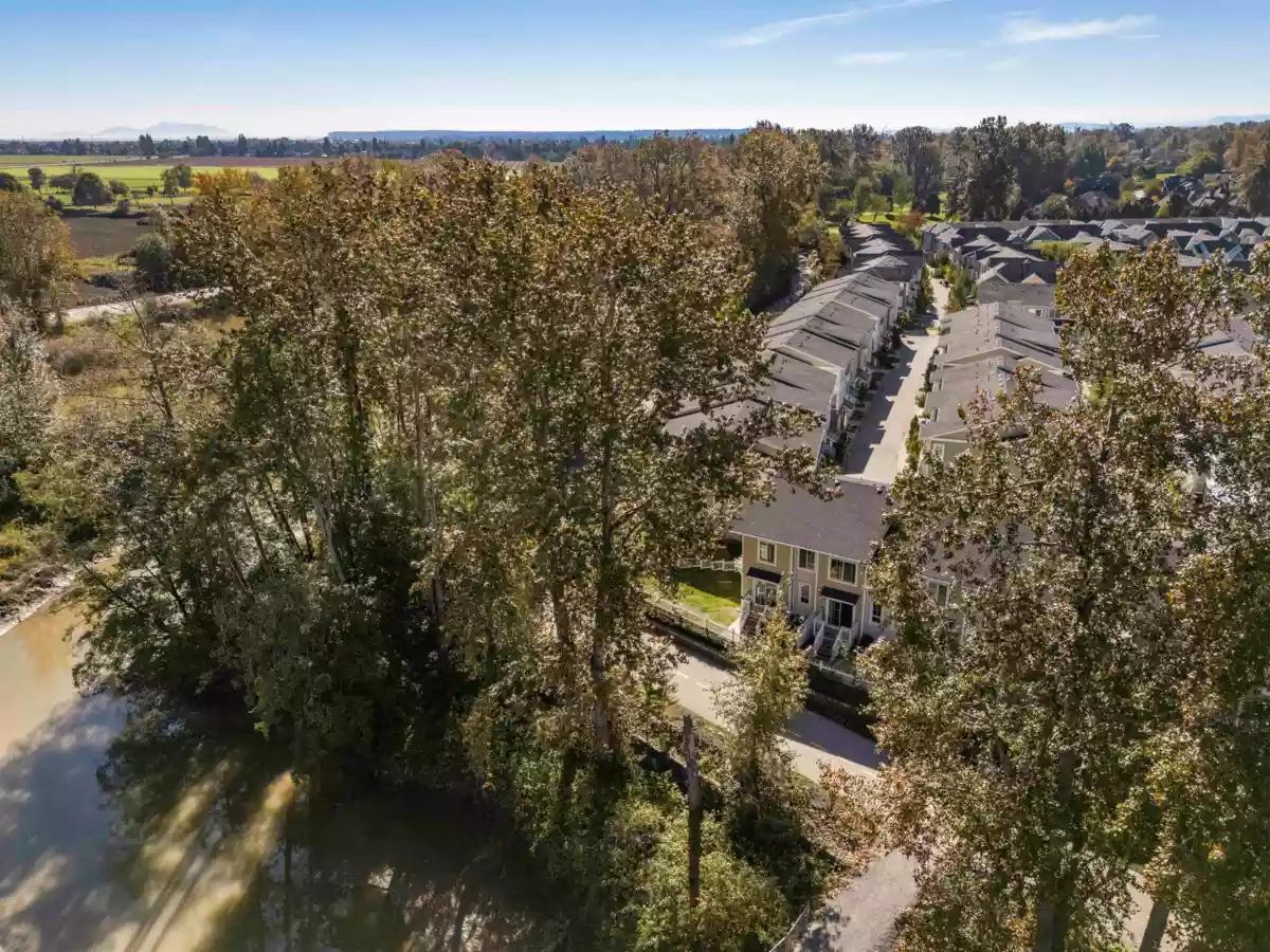 Backyard Photo of 27 5551 Admiral Way, Ladner, BC