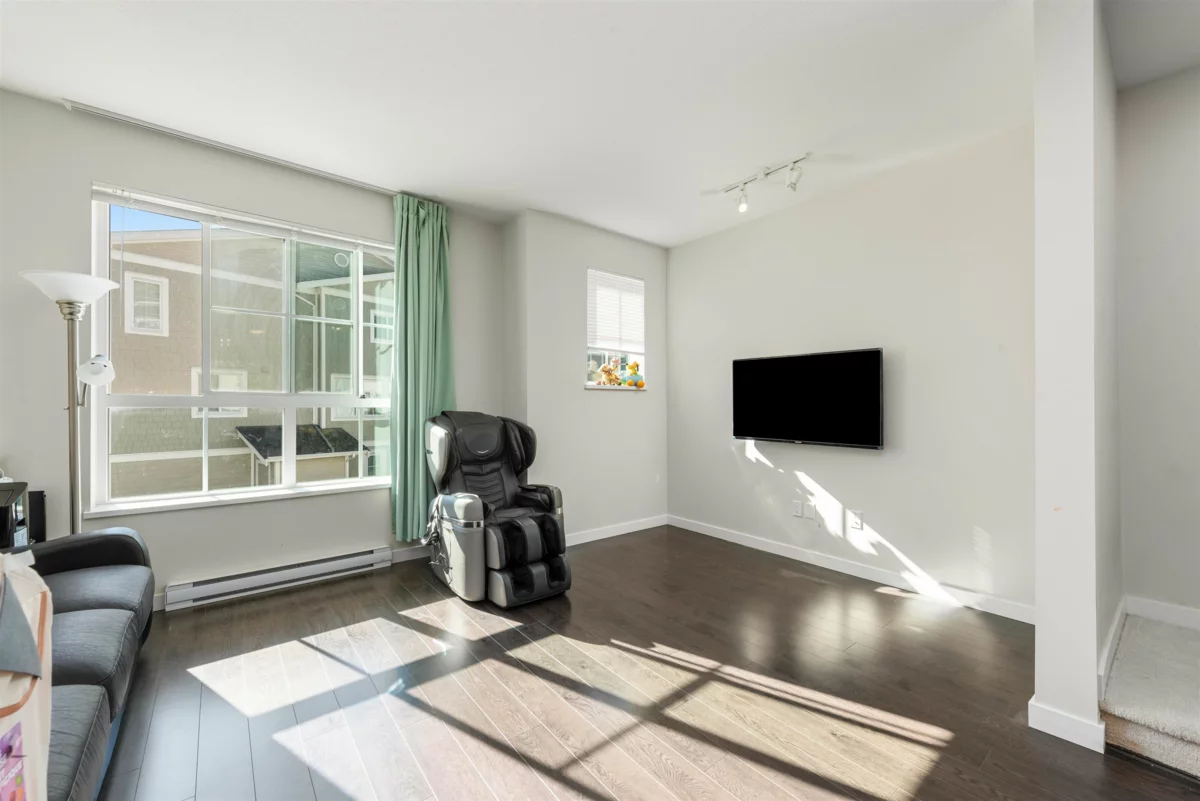 Breakfast Nook Photo of 27 5551 Admiral Way, Ladner, BC