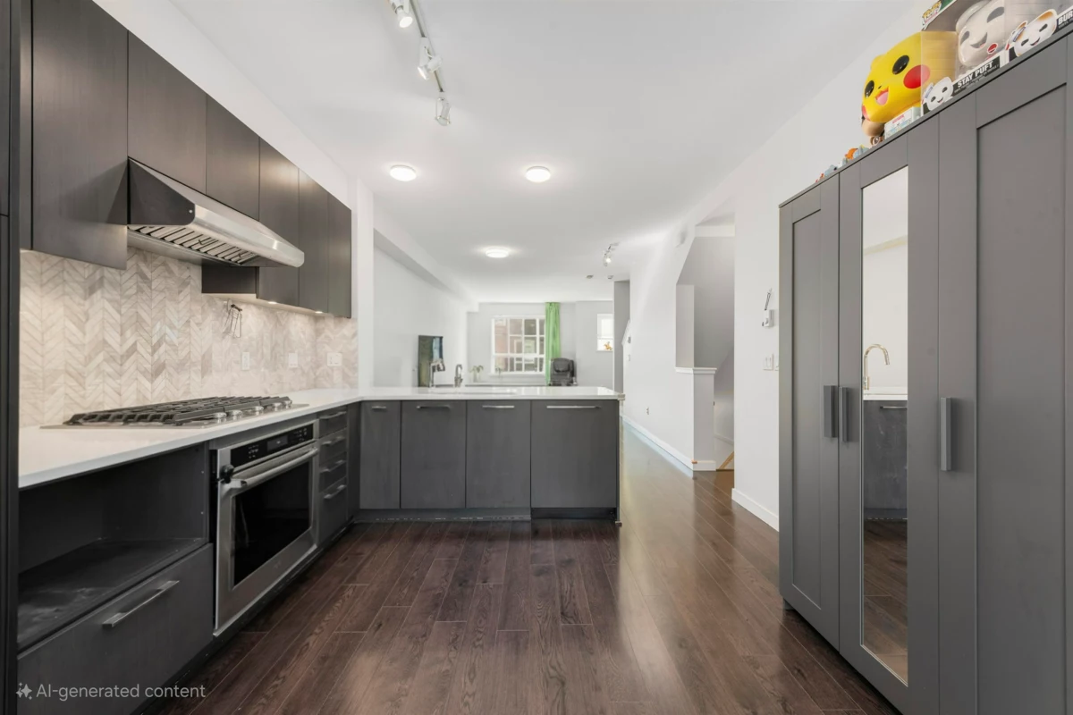 Dining Area Photo of 27 5551 Admiral Way, Ladner, BC