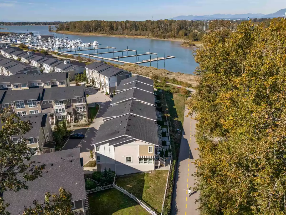 Entry Foyer Photo of 27 5551 Admiral Way, Ladner, BC