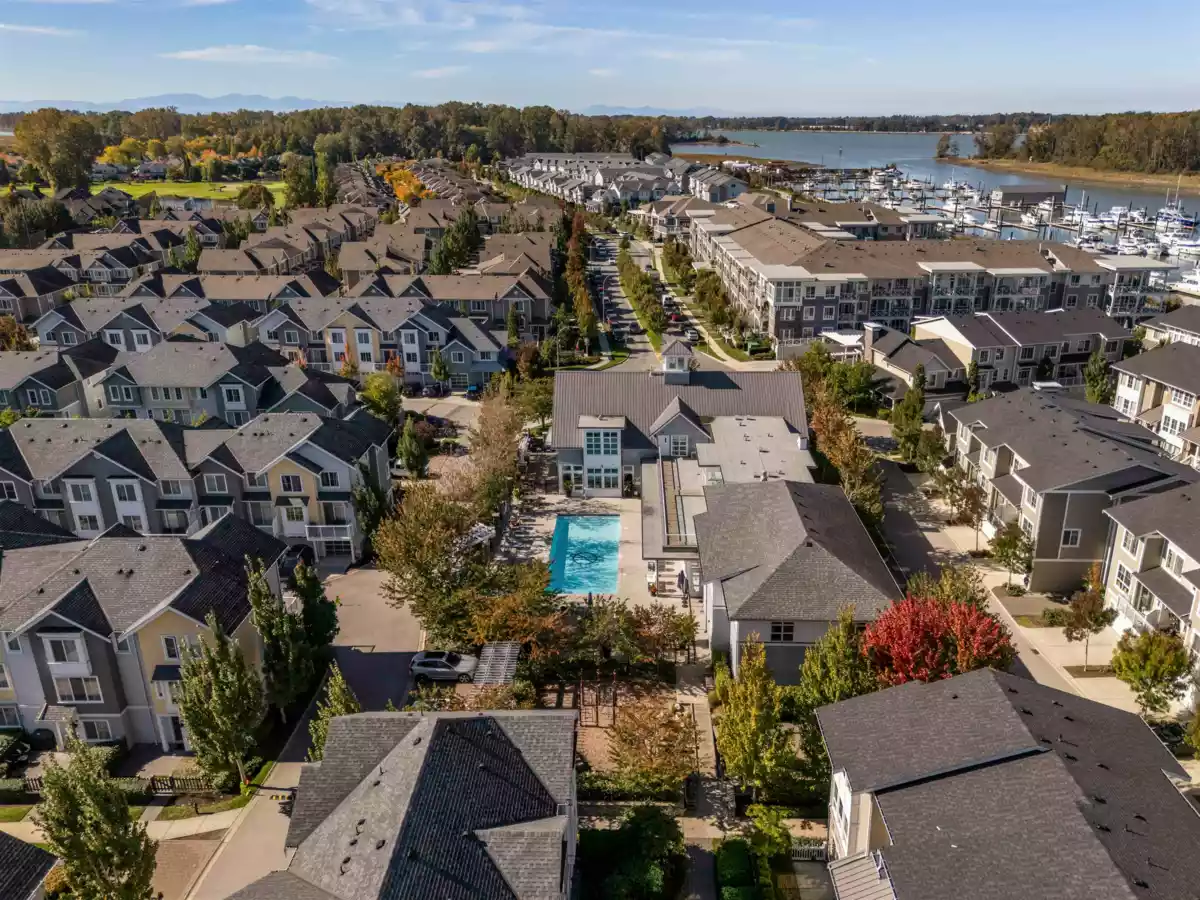 Front Yard Photo of 27 5551 Admiral Way, Ladner, BC