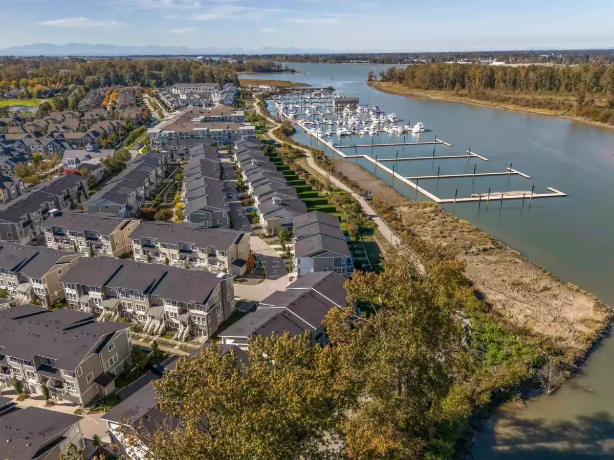 Staircase Photo of 27 5551 Admiral Way, Ladner, BC