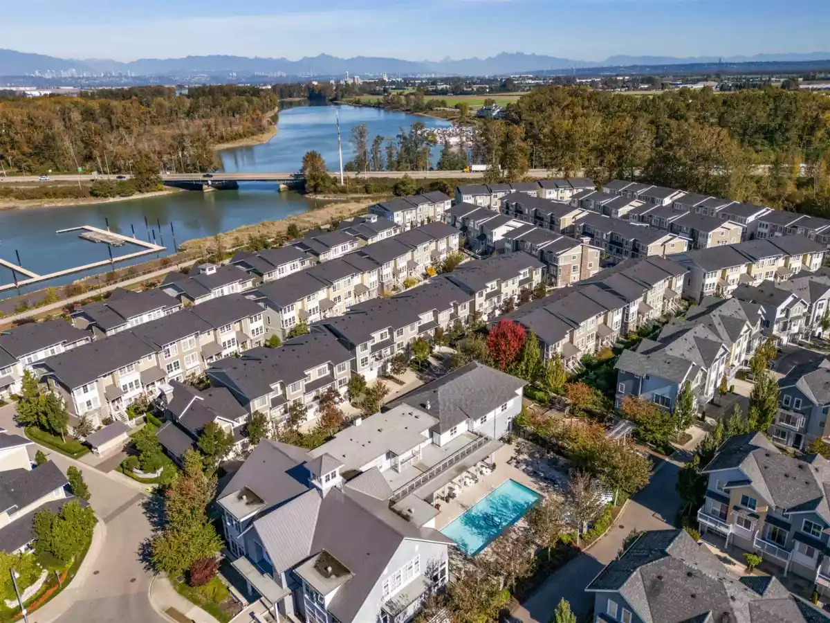 Swimming Pool Photo of 27 5551 Admiral Way, Ladner, BC