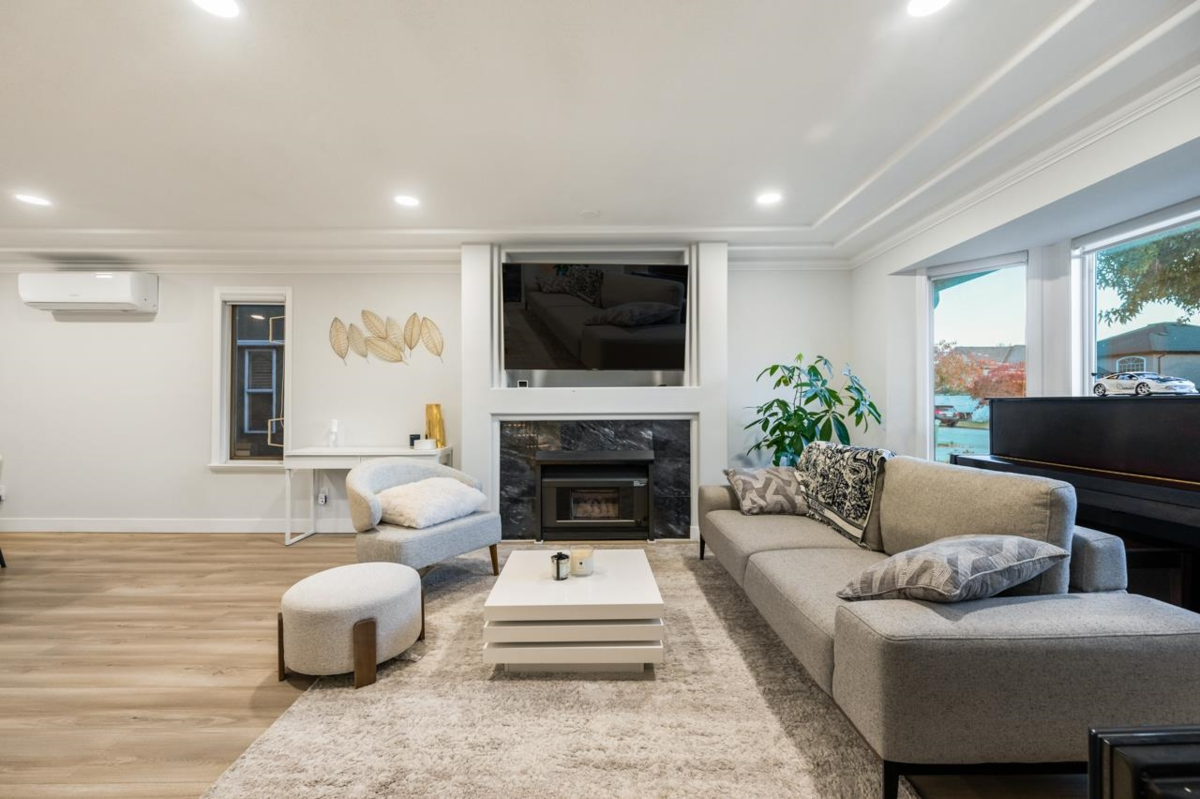 Living Room Photo of 22531 Mcclinton Avenue, Richmond, BC