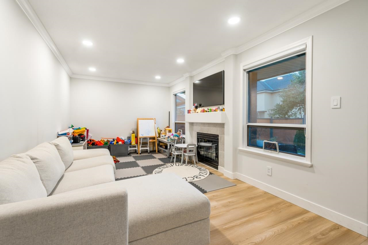 Walk-In Closet Photo of 22531 Mcclinton Avenue, Richmond, BC