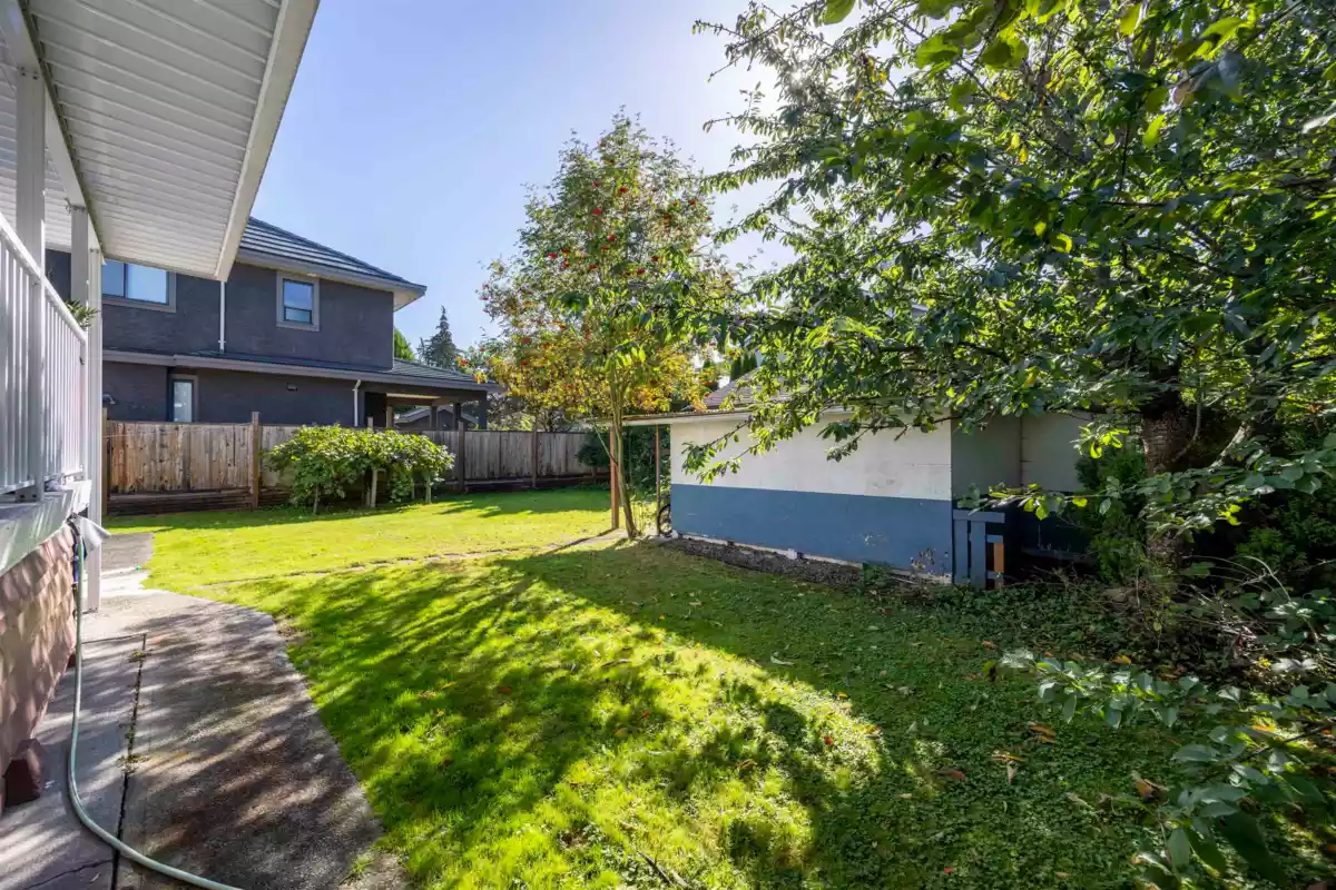 Entry Foyer Photo of 9511 Pinewell Crescent, Richmond, BC