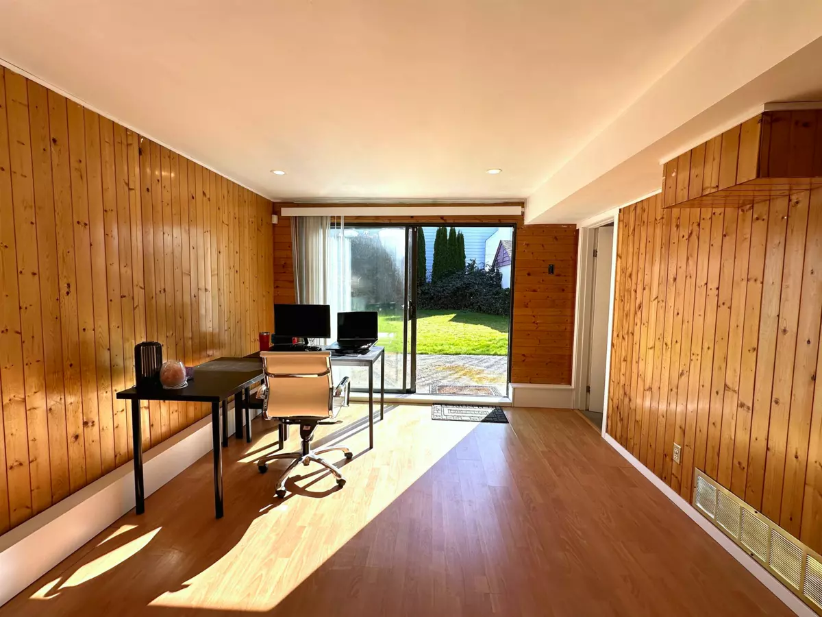 Family Room Photo of 9511 Pinewell Crescent, Richmond, BC