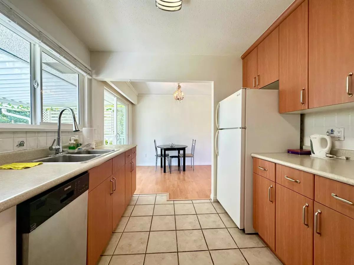 Guest Bathroom Photo of 9511 Pinewell Crescent, Richmond, BC