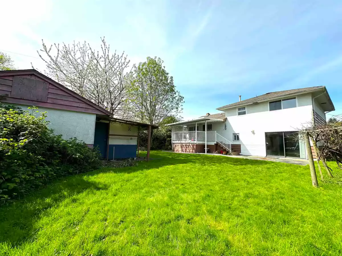 Hallway Photo of 9511 Pinewell Crescent, Richmond, BC