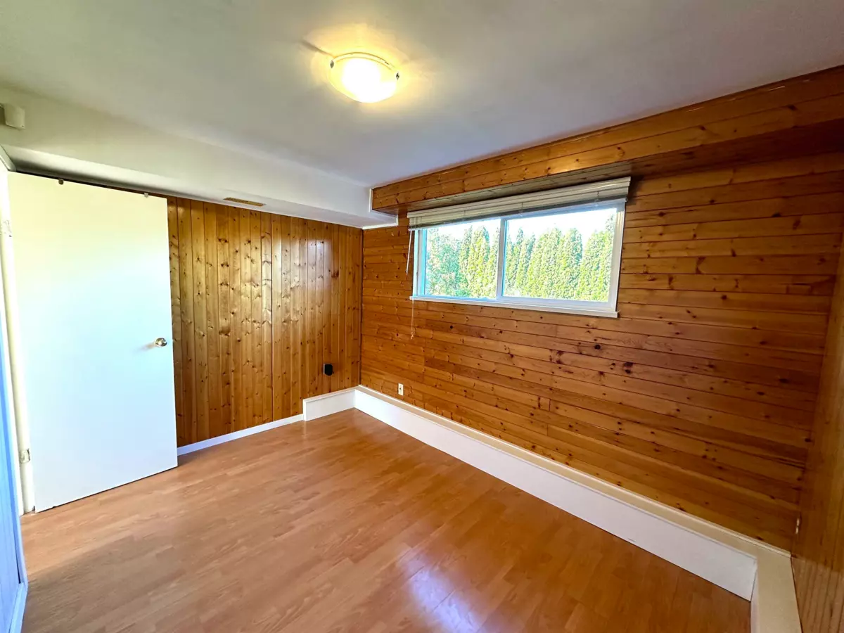 Kitchen Photo of 9511 Pinewell Crescent, Richmond, BC