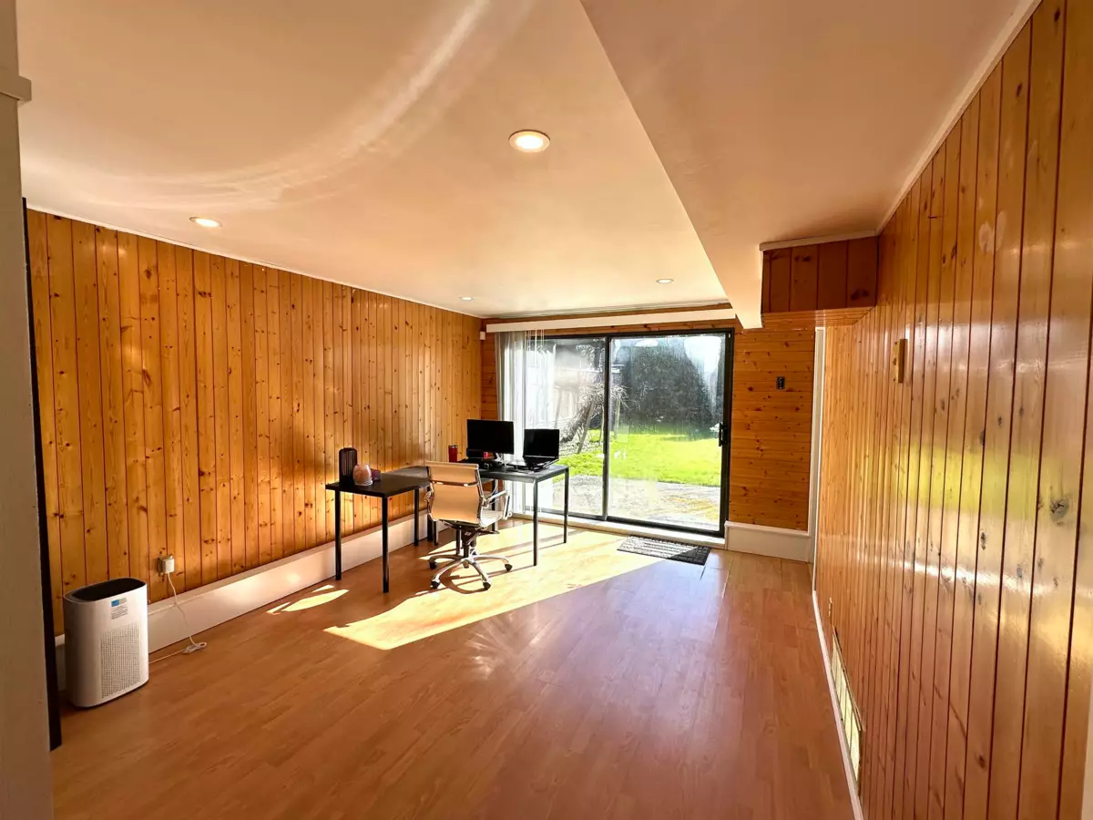 Living Room Photo of 9511 Pinewell Crescent, Richmond, BC