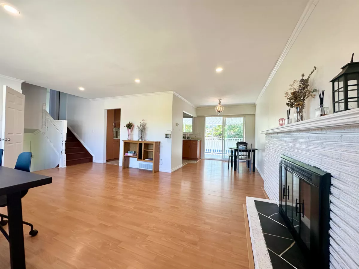 Walk-In Closet Photo of 9511 Pinewell Crescent, Richmond, BC