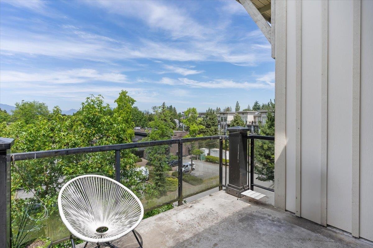 Entry Foyer Photo of 415 10180 153 Street, Surrey, BC