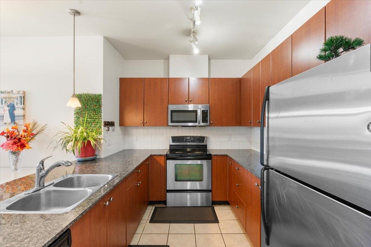 Kitchen Island Photo of 415 10180 153 Street, Surrey, BC