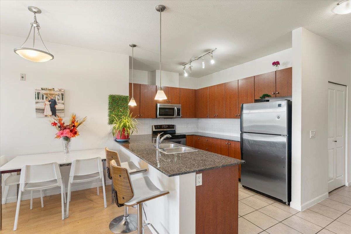 Kitchen Photo of 415 10180 153 Street, Surrey, BC