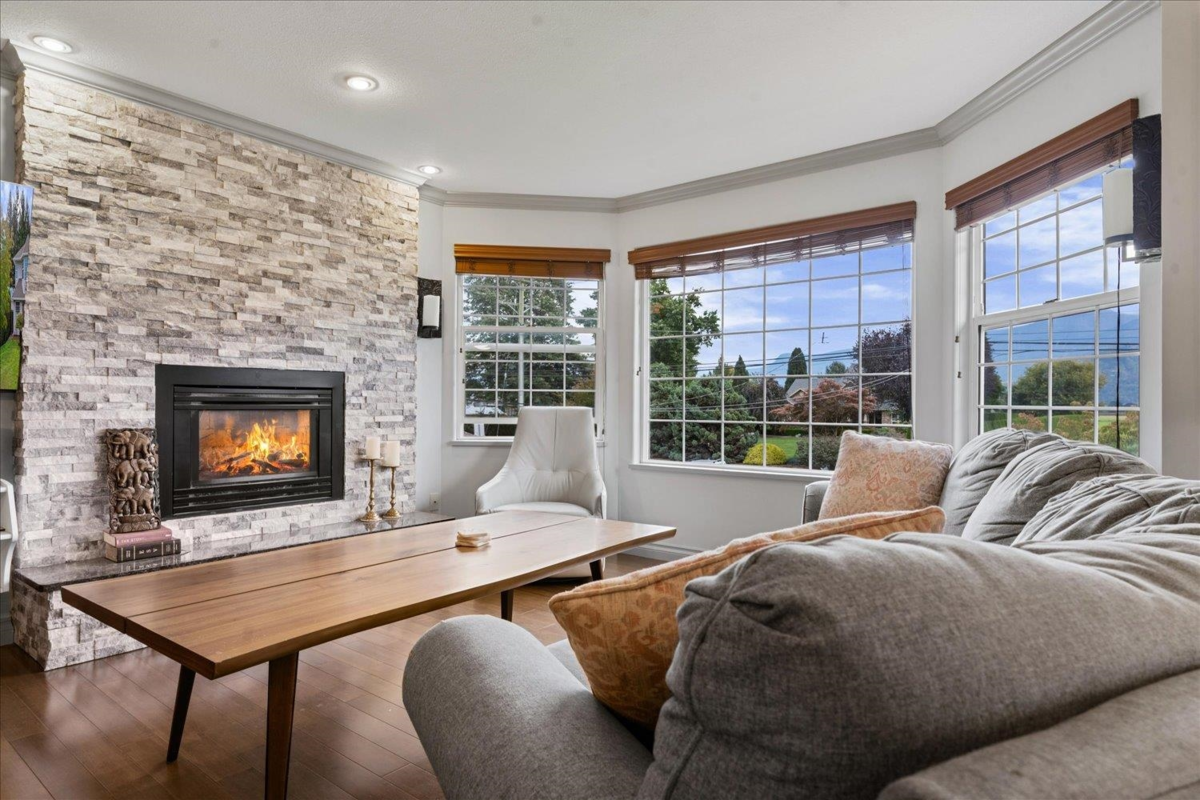 Breakfast Nook Photo of 6787 Chilliwack River Road, Chilliwack, BC