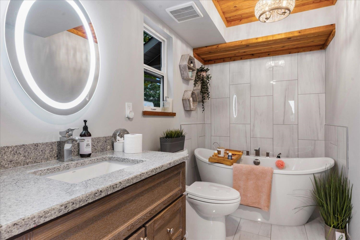 Garage Interior Photo of 6787 Chilliwack River Road, Chilliwack, BC