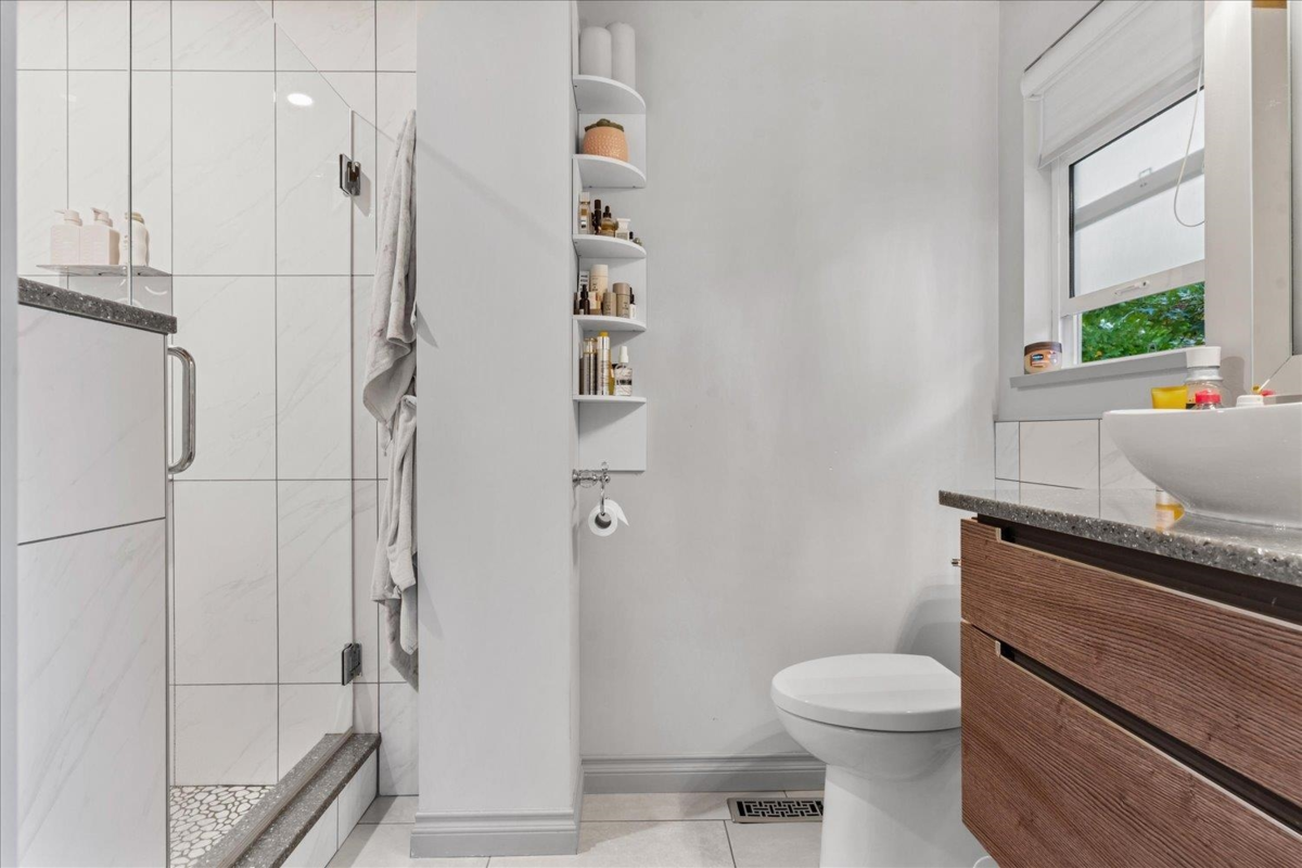 Laundry Room Photo of 6787 Chilliwack River Road, Chilliwack, BC