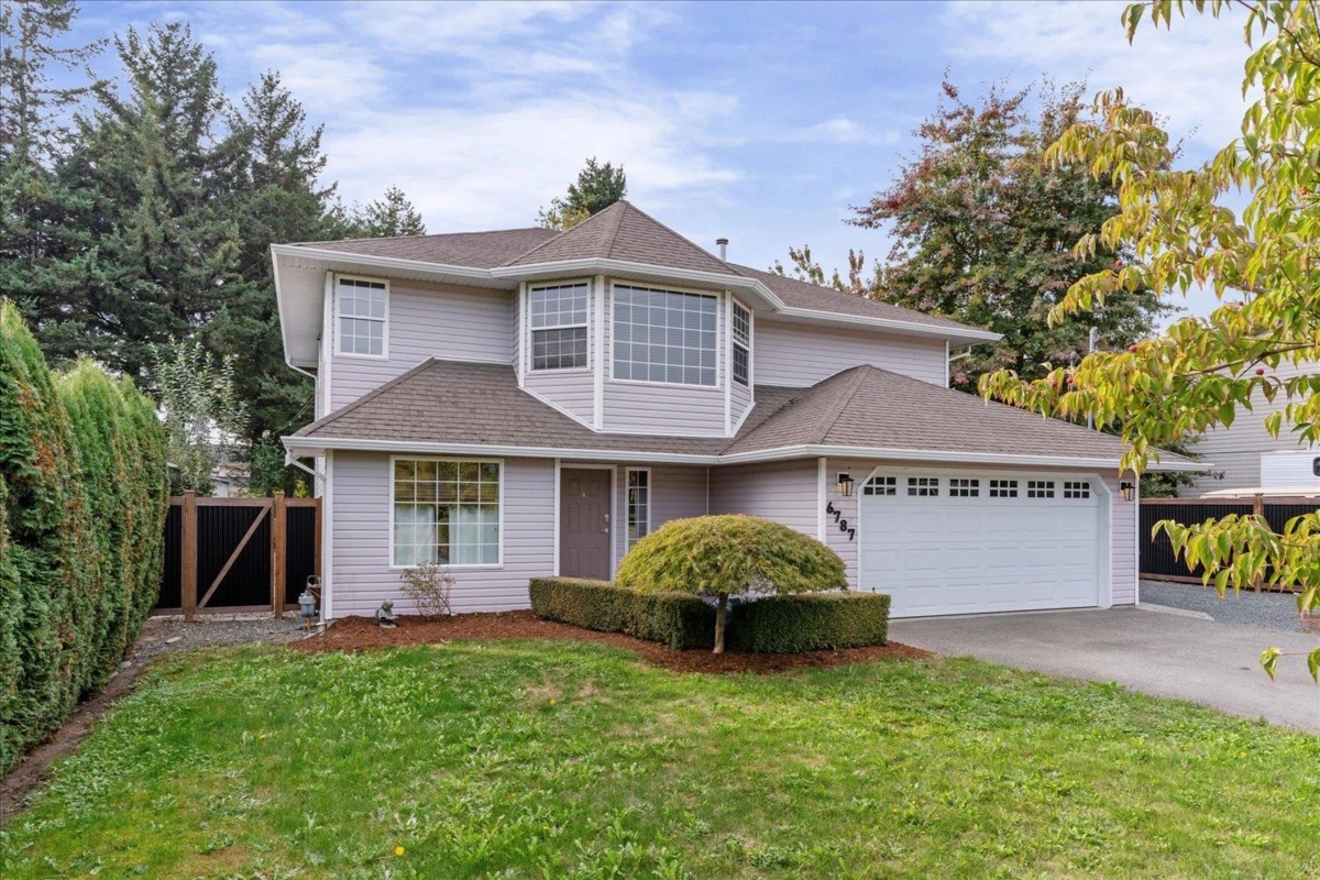 Living Room Photo of 6787 Chilliwack River Road, Chilliwack, BC