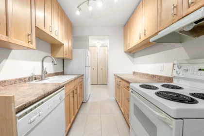 119 2012 Fullerton Avenue, North Vancouver, BC, North Vancouver — Apartment/Condo for sale