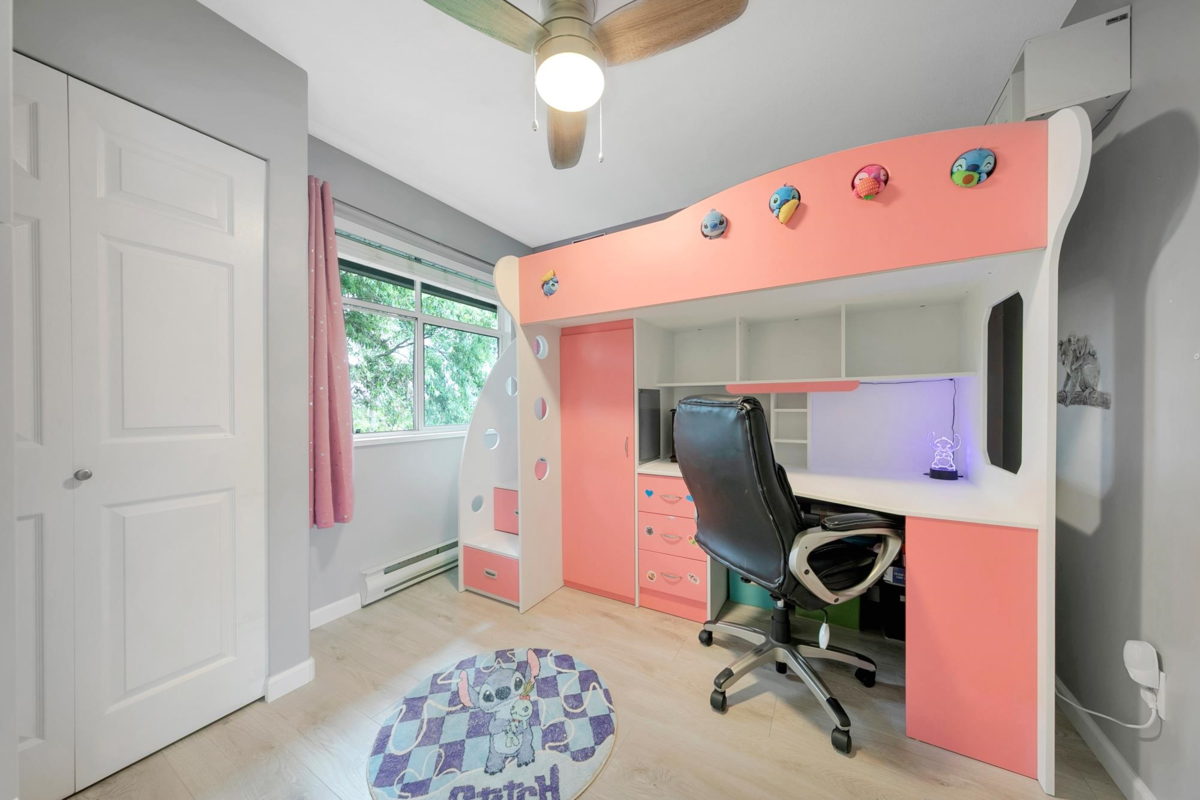 Entry Foyer Photo of 61 2450 Lobb Avenue, Port Coquitlam, BC