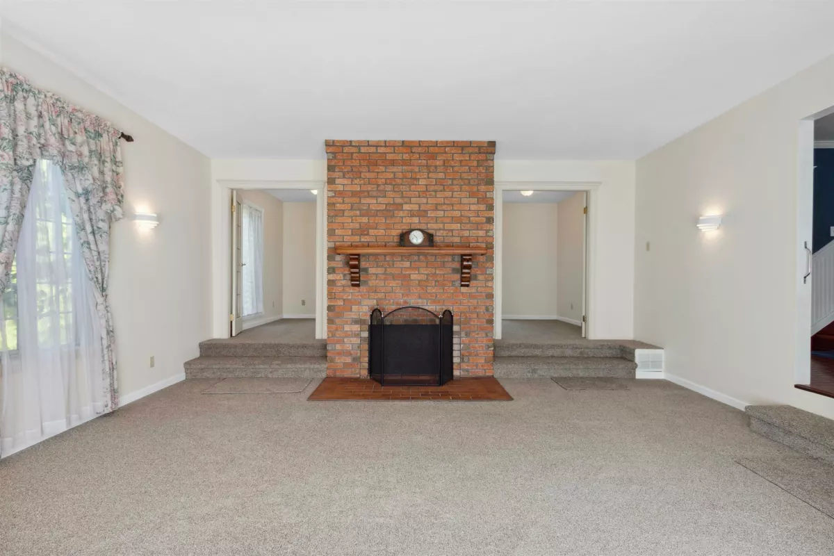 Breakfast Nook Photo of 9526 Slater Street, Mission, BC
