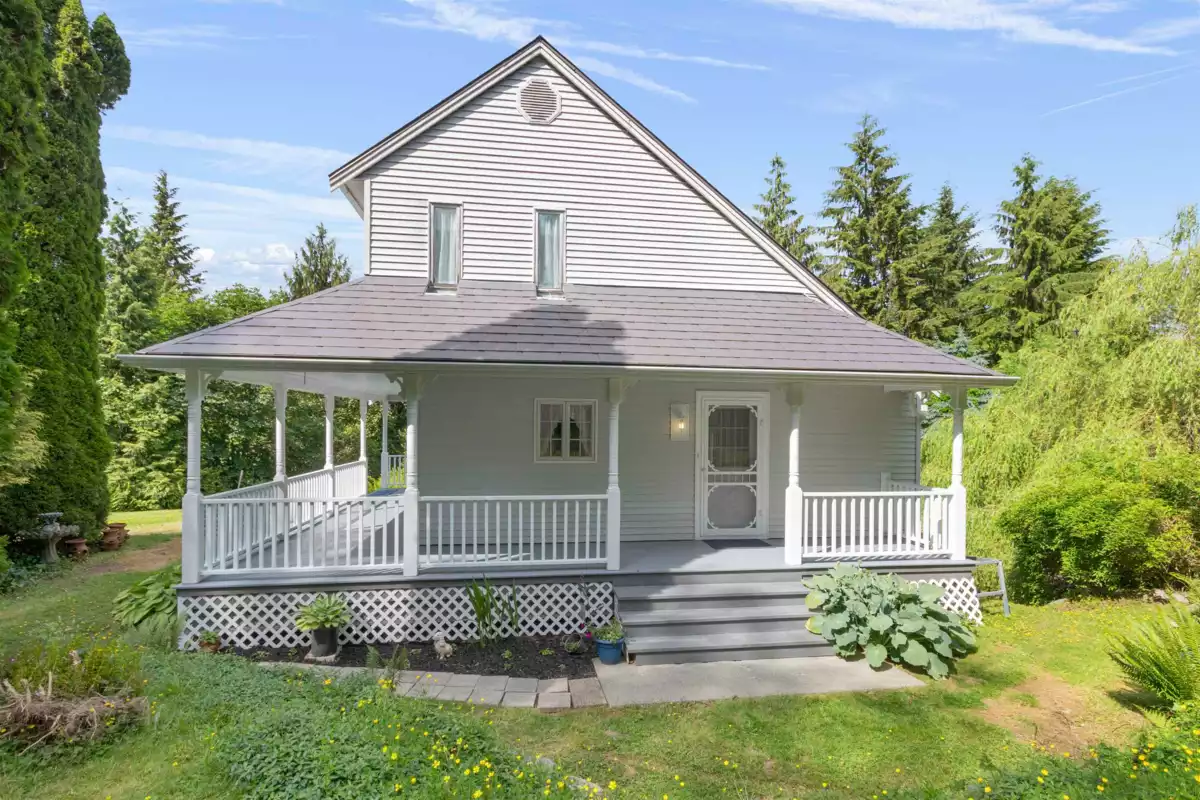 Family Room Photo of 9526 Slater Street, Mission, BC