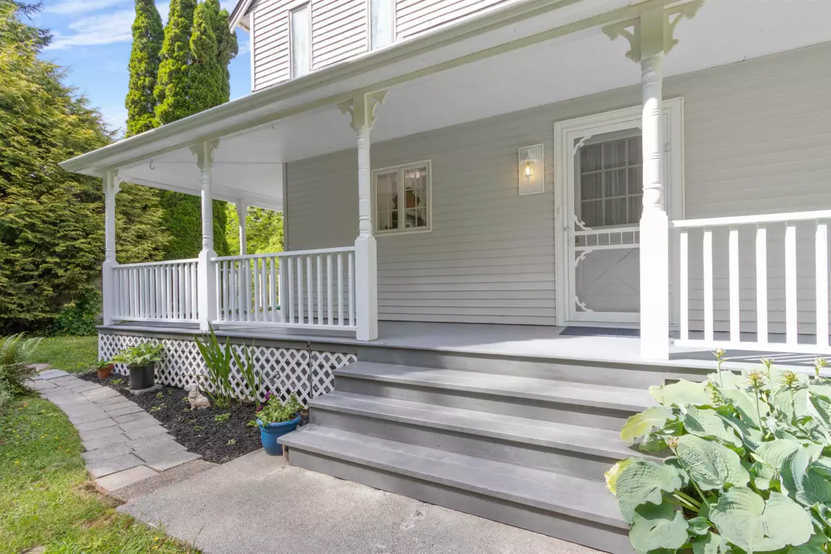 Garage Interior Photo of 9526 Slater Street, Mission, BC