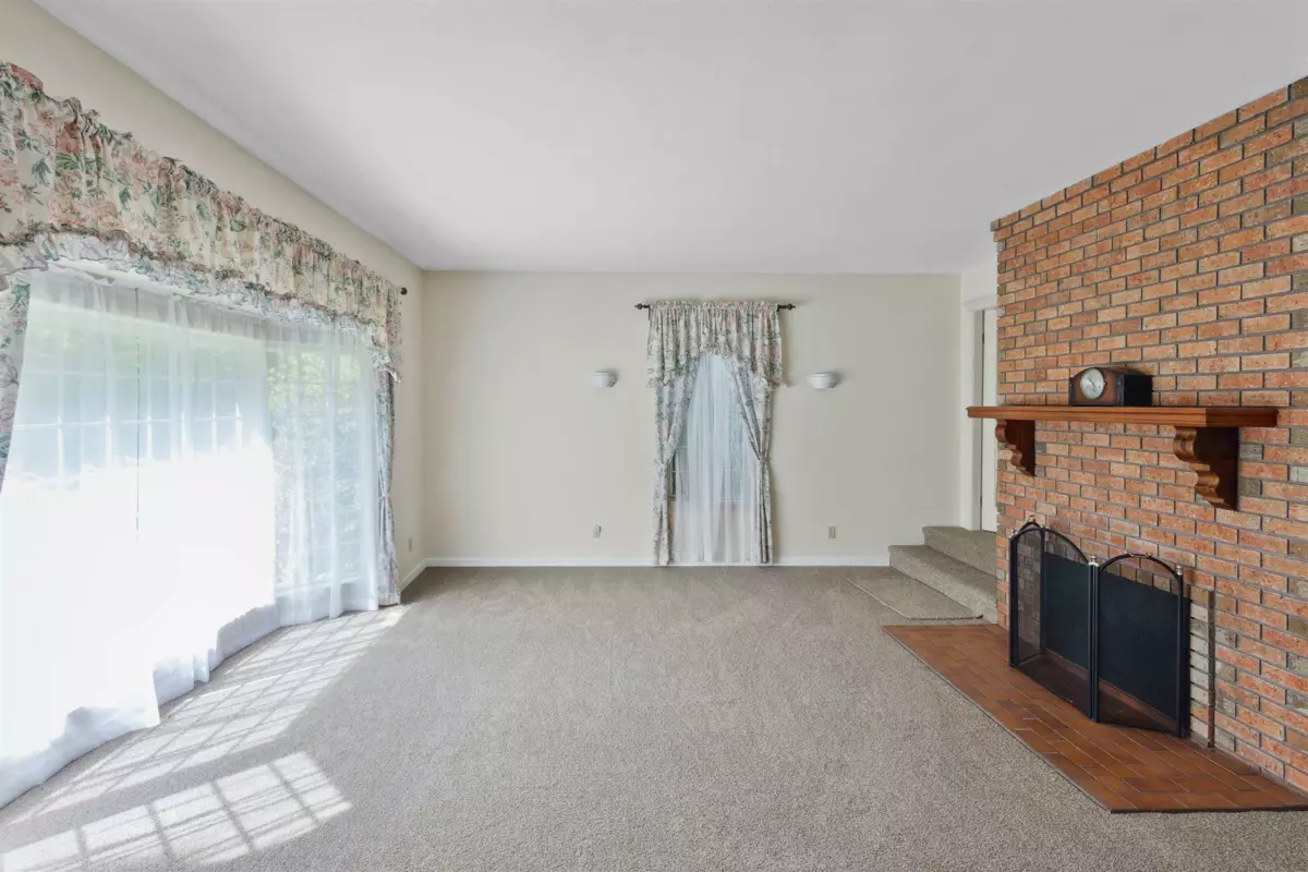 Kitchen Photo of 9526 Slater Street, Mission, BC