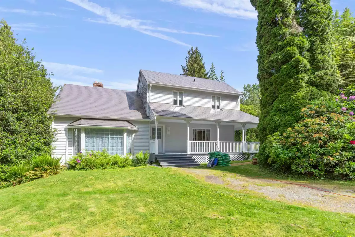 Living Room Photo of 9526 Slater Street, Mission, BC
