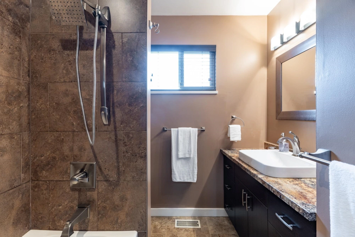 Basement Recreation Room Photo of 11735 74 Avenue, Delta, BC