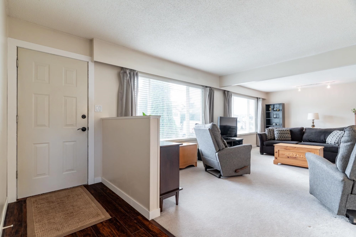 Living Room Photo of 11735 74 Avenue, Delta, BC