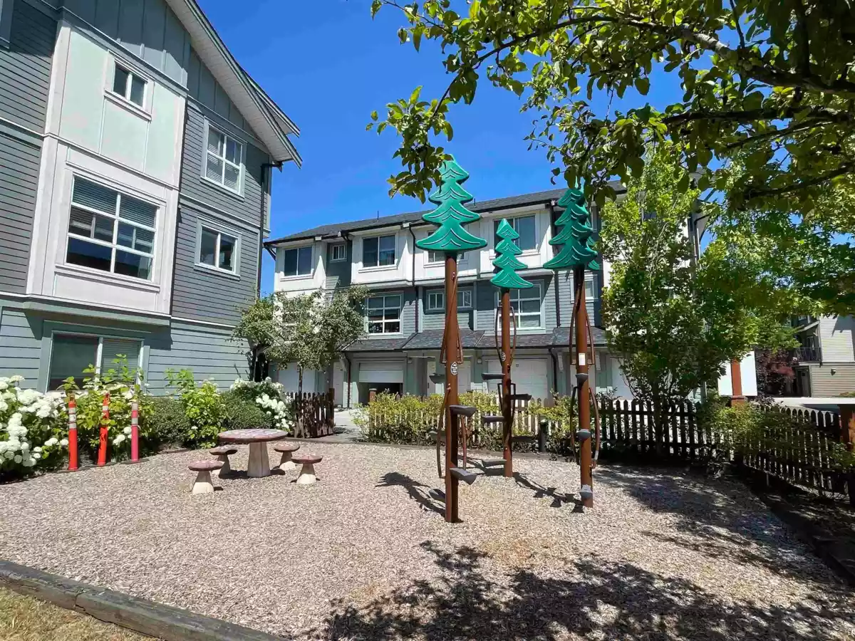 Basement Recreation Room Photo of 10 4099 No. 4 Road, Richmond, BC